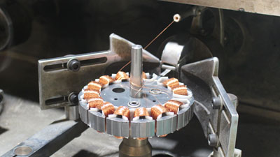 Automatic machine winding pure copper wire for VANYE ceiling fan motors to ensure durability.